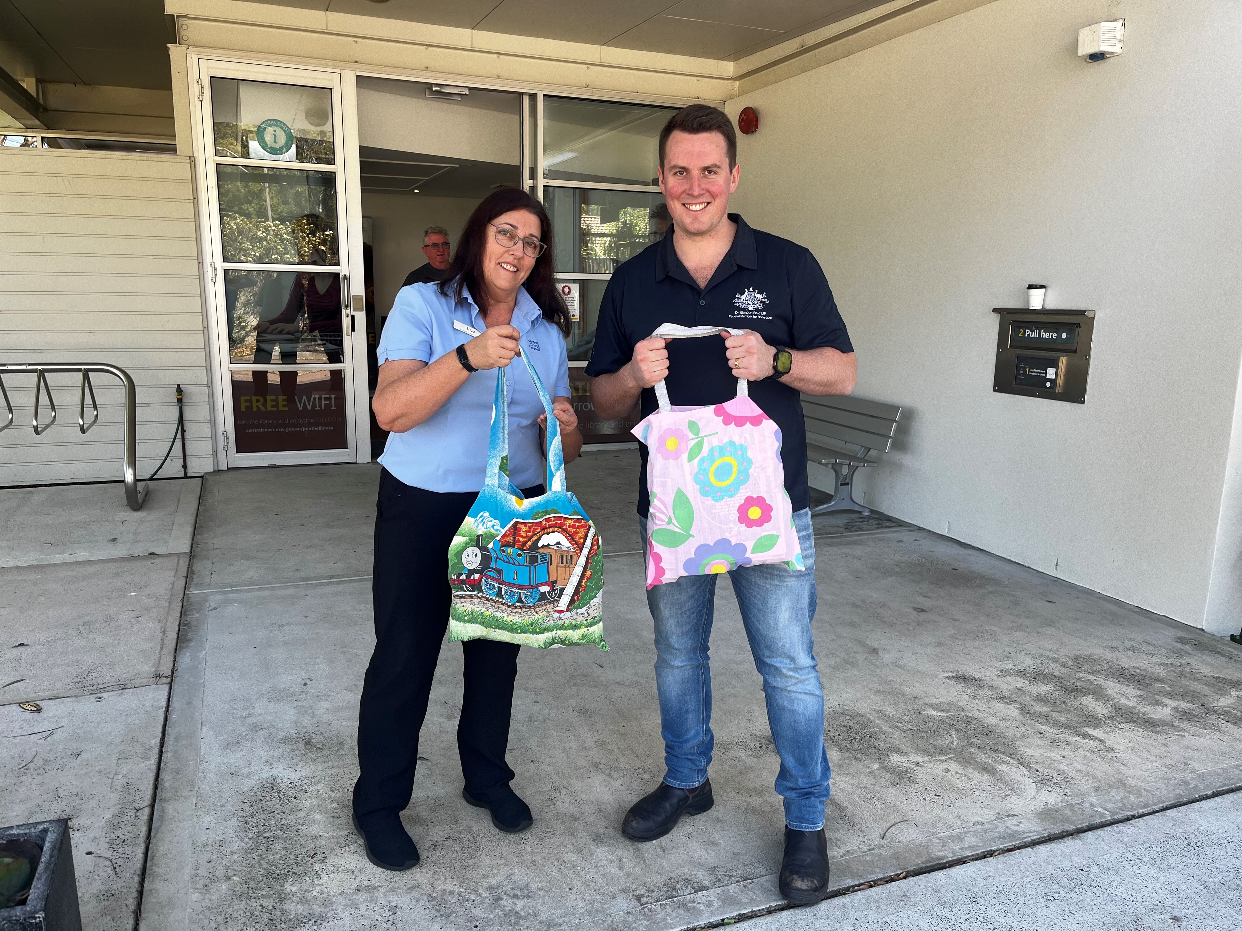 ESCABAGS AVAILABLE AT COAST LIBRARIES Main Image