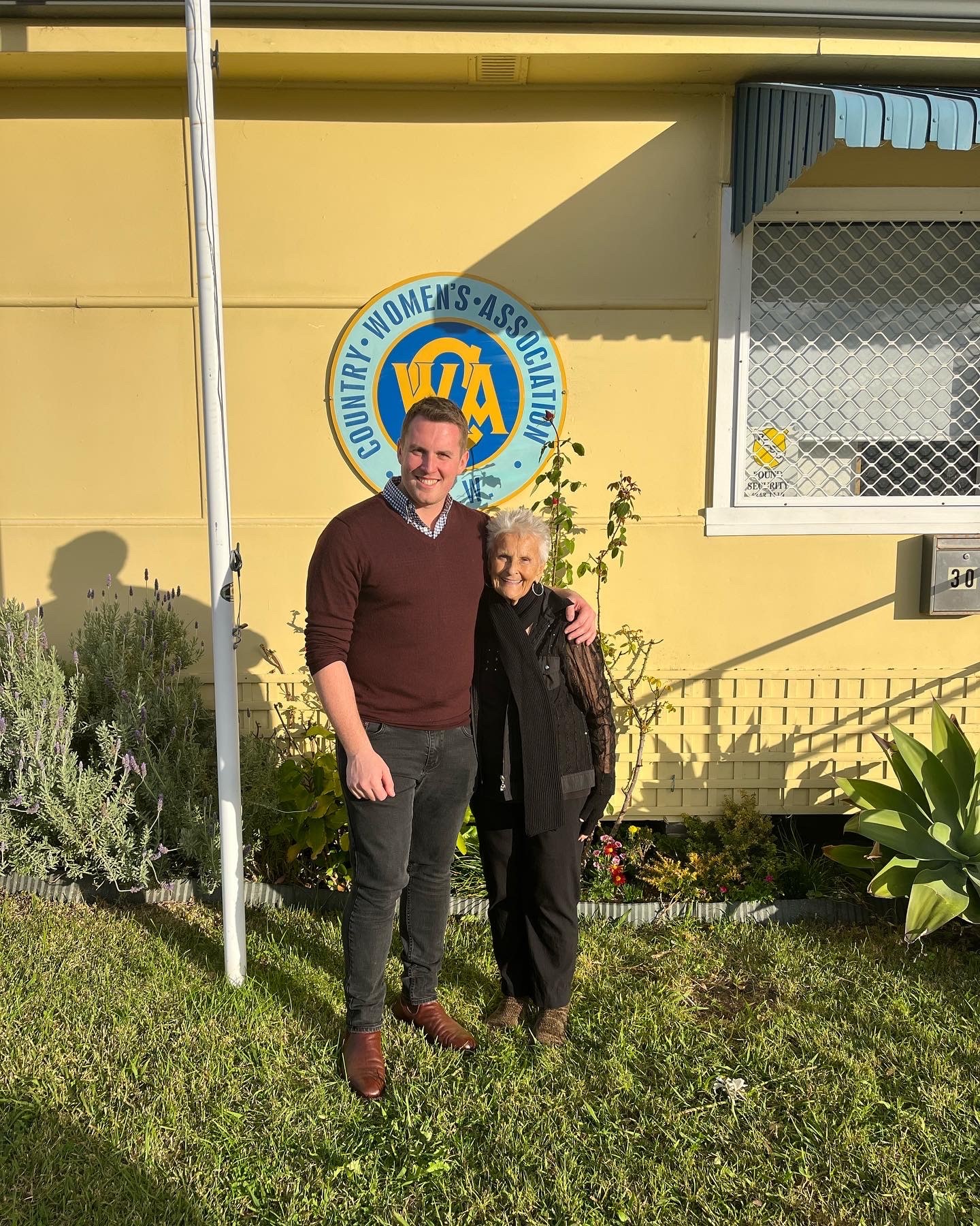 DR REID THANKS CAMPAIGN VOLUNTEERS WITH BBQ Main Image